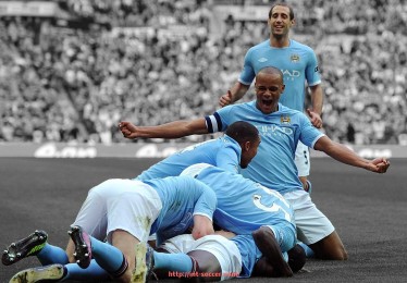 足球直播-意甲球队拍照不露脸现象背后的故事探讨