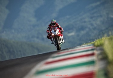 足球直播-足球无观众比赛对球员和赛事氛围有哪些影响？（足球比赛没有观众如何收入）