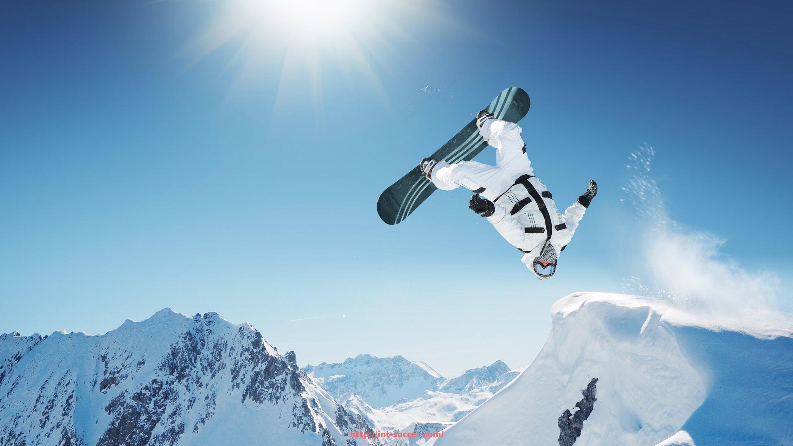 足球直播-健身器材杠铃背部锻炼动作及器械使用技巧